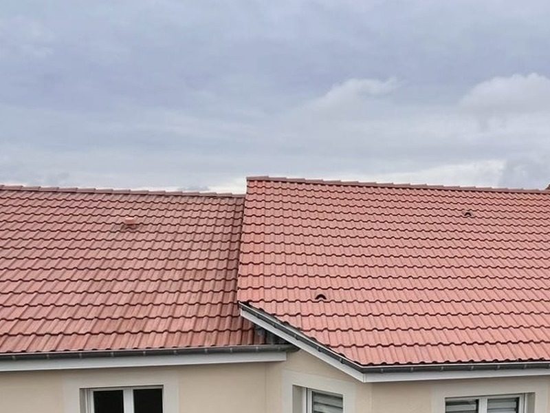 Tuiles rouges avant